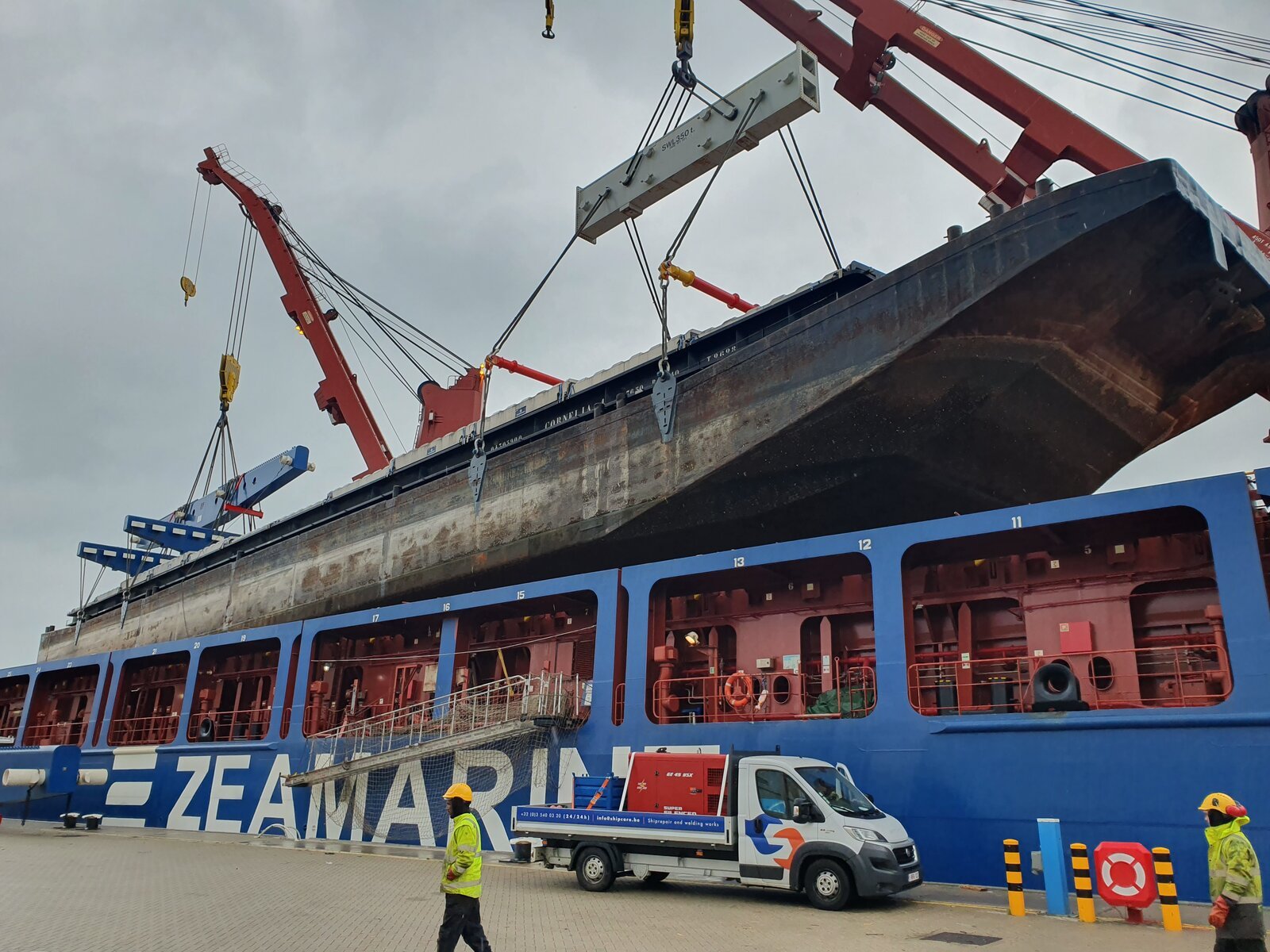 Zes units op rij worden één grote bedrijfsruimte voor Shipcare in Stabroek 